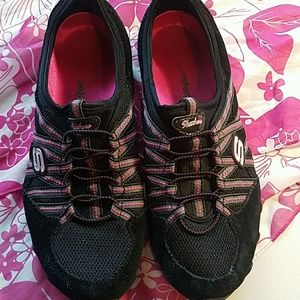 Skechers tennis shoes